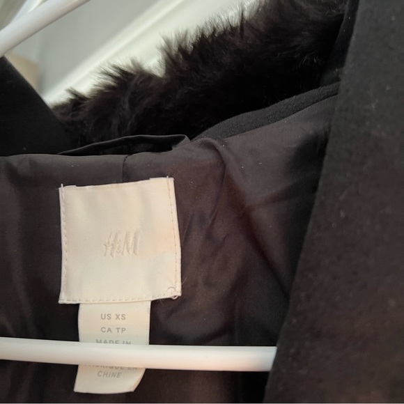 NWOT H&M women black coat with furr, Size XS - Picture 11 of 12